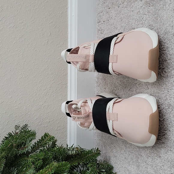 NIB Reebok Women Split Flex size 5 - Picture 3 of 7